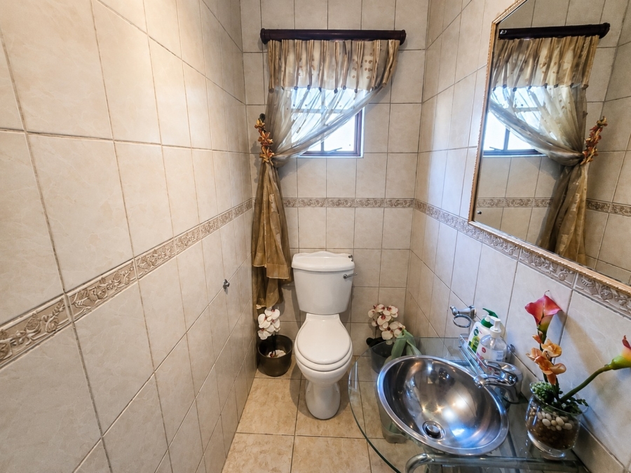 5 Bedroom Property for Sale in Aquapark Limpopo