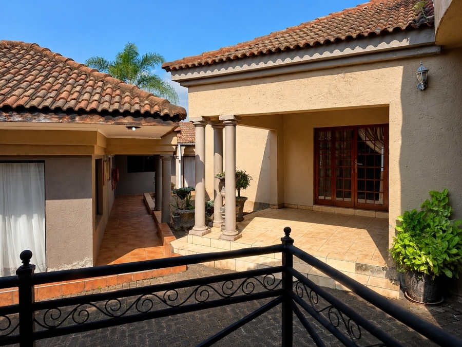5 Bedroom Property for Sale in Aquapark Limpopo