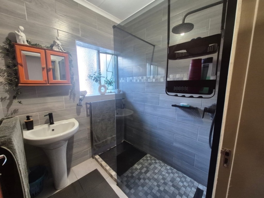 5 Bedroom Property for Sale in Phalaborwa Limpopo