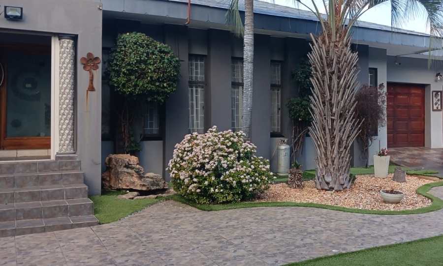 5 Bedroom Property for Sale in Bendor Limpopo