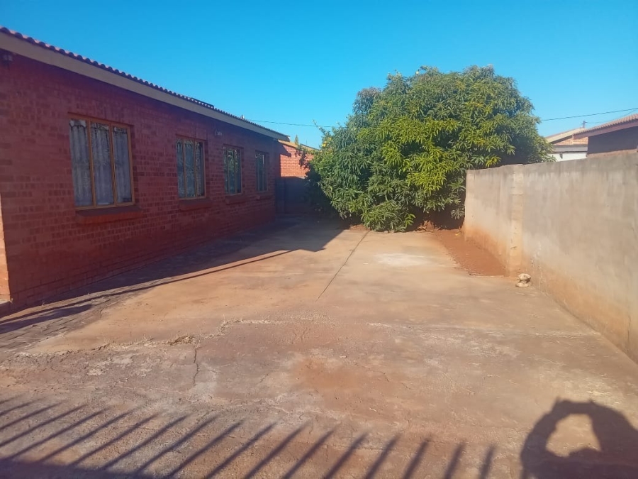 To Let 4 Bedroom Property for Rent in Northam Limpopo