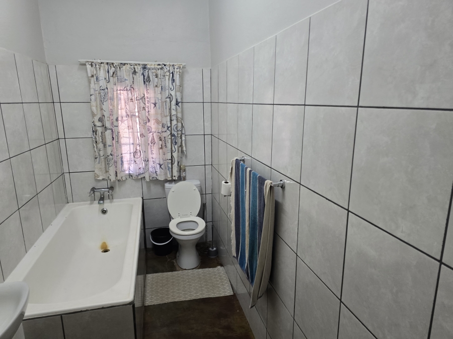 5 Bedroom Property for Sale in Mopane Limpopo