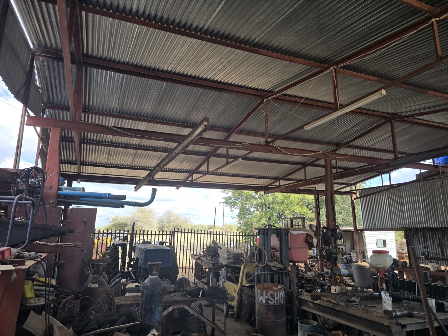 5 Bedroom Property for Sale in Mopane Limpopo
