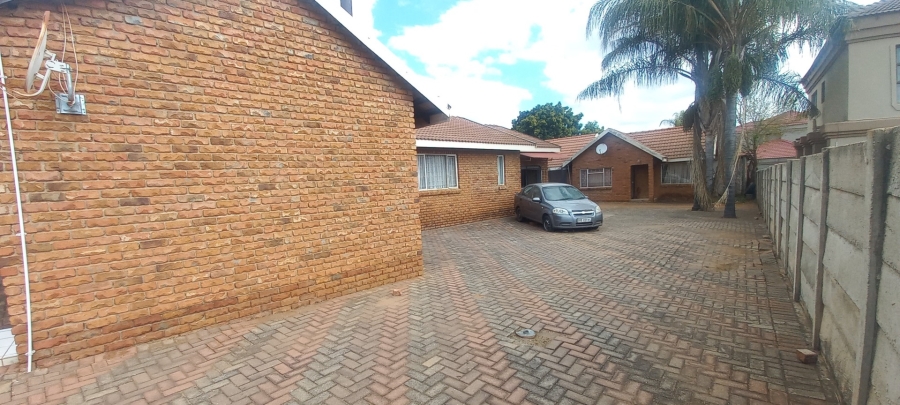 6 Bedroom Property for Sale in Flora Park Limpopo