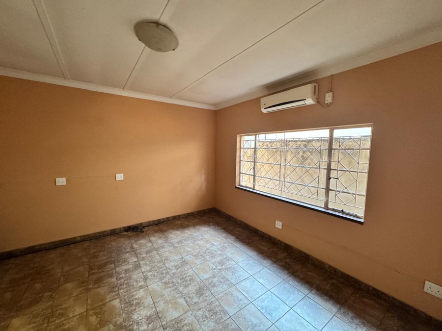 5 Bedroom Property for Sale in Impala Park Limpopo