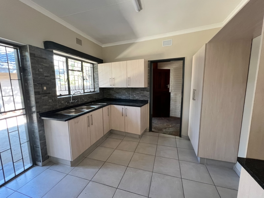To Let 4 Bedroom Property for Rent in Kameeldoringpark Limpopo