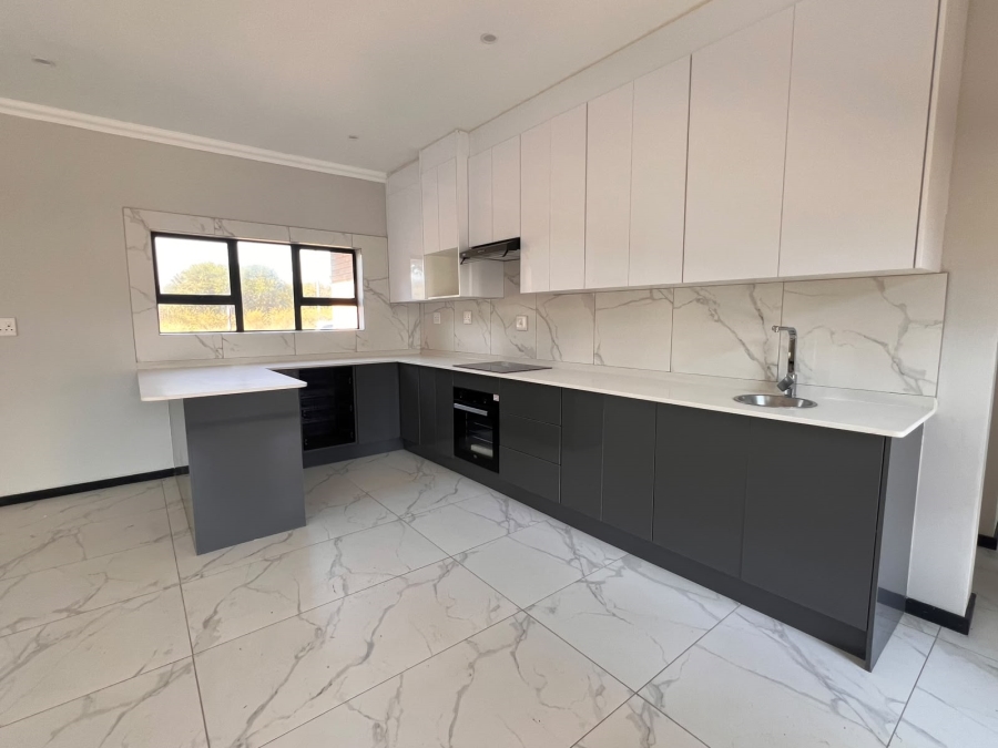 4 Bedroom Property for Sale in Chroompark Limpopo
