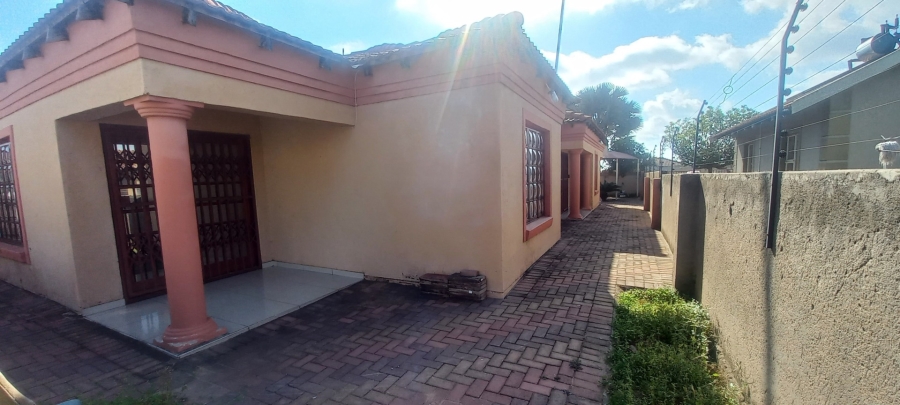 3 Bedroom Property for Sale in Mahlasedi Park Limpopo