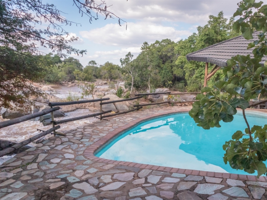5 Bedroom Property for Sale in Ndlovumzi Limpopo