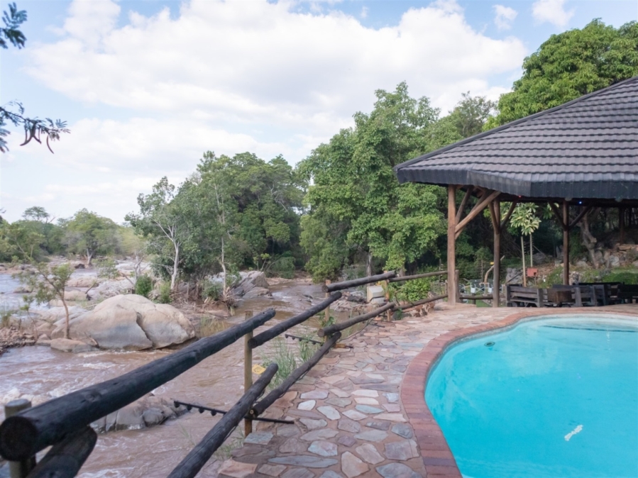 5 Bedroom Property for Sale in Ndlovumzi Limpopo