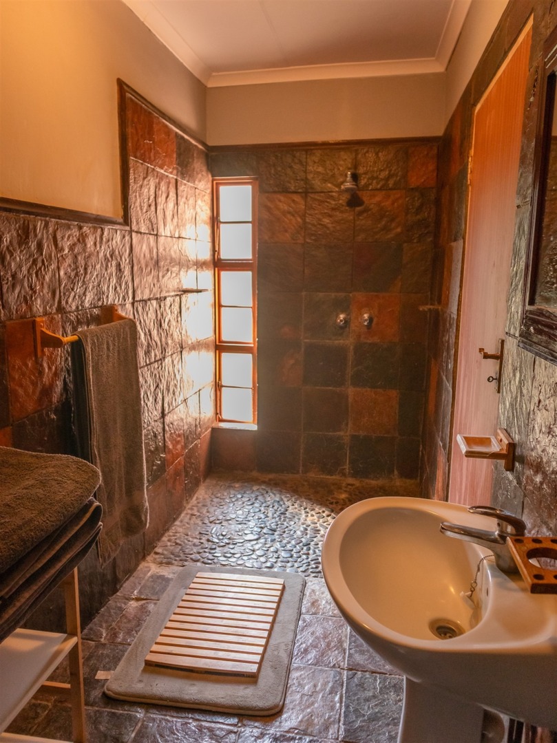 5 Bedroom Property for Sale in Ndlovumzi Limpopo