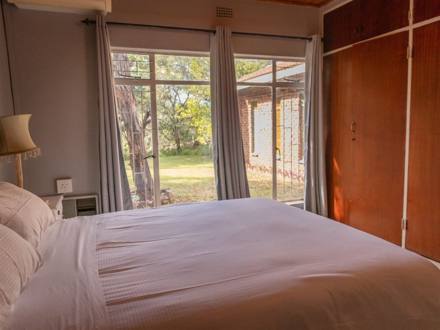 5 Bedroom Property for Sale in Ndlovumzi Limpopo