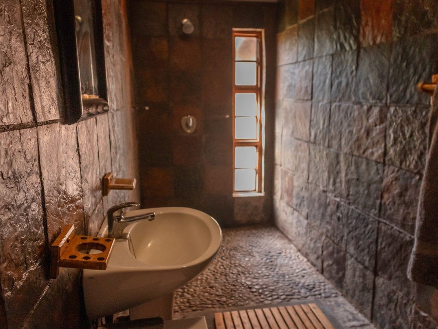 5 Bedroom Property for Sale in Ndlovumzi Limpopo