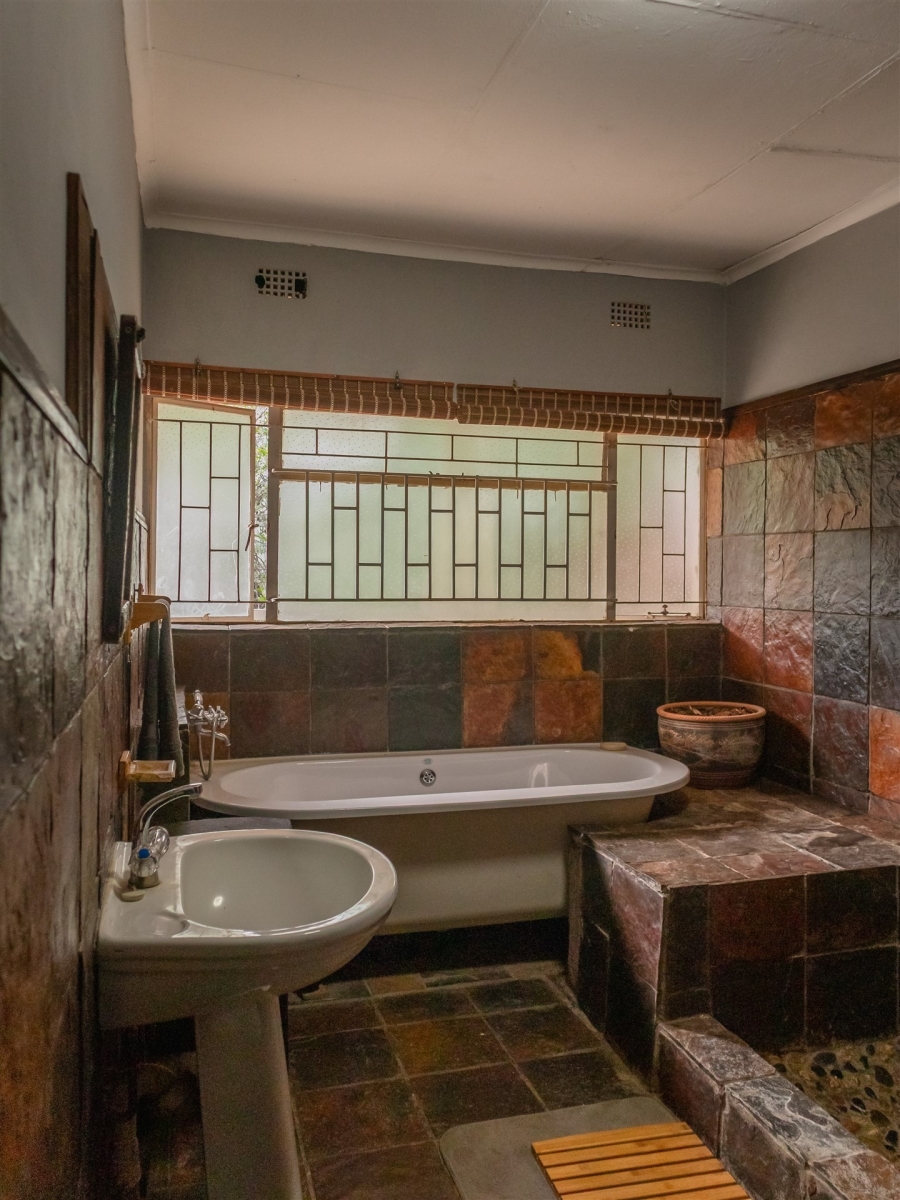 5 Bedroom Property for Sale in Ndlovumzi Limpopo