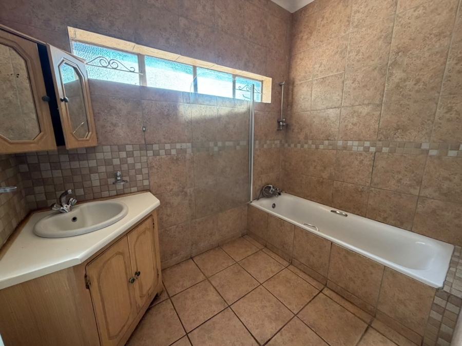 3 Bedroom Property for Sale in Hospitaalpark Limpopo