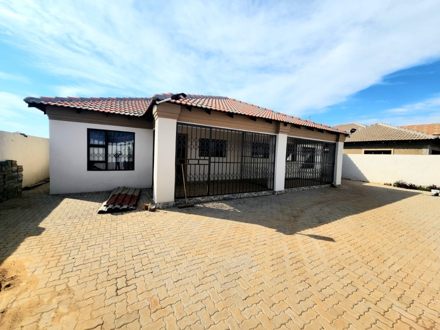 6 Bedroom Property for Sale in Northam Limpopo