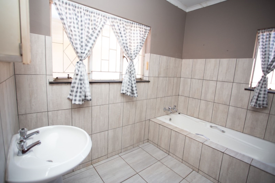 To Let 4 Bedroom Property for Rent in Chroompark Limpopo