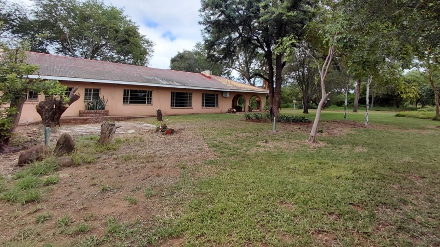 To Let 4 Bedroom Property for Rent in Northam Limpopo
