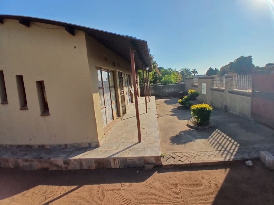 3 Bedroom Property for Sale in Namakgale Limpopo
