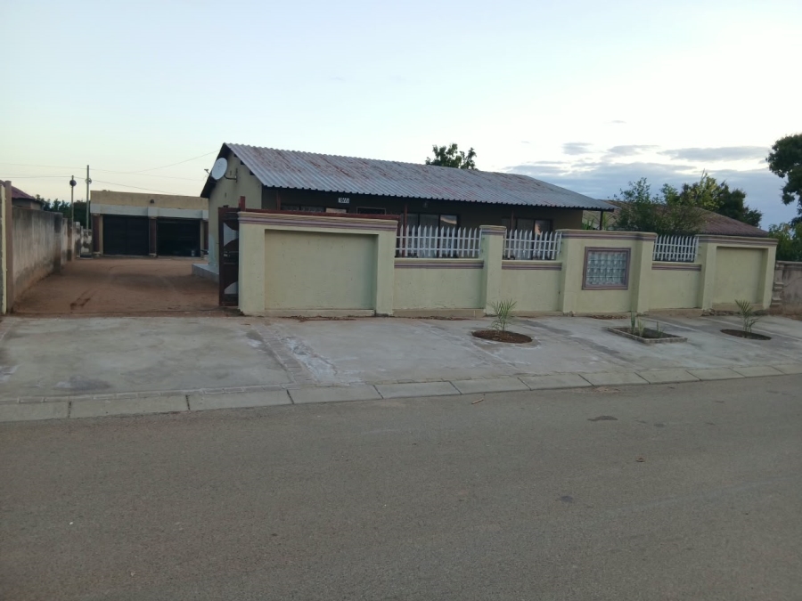 3 Bedroom Property for Sale in Namakgale Limpopo