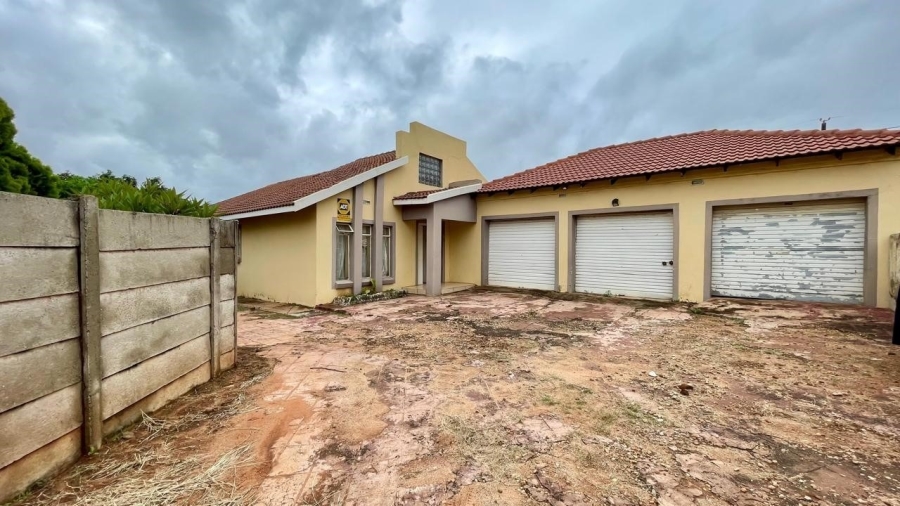 4 Bedroom Property for Sale in Flora Park Limpopo