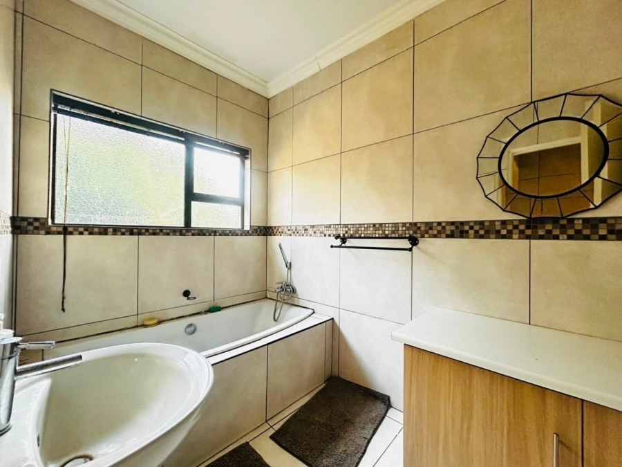 4 Bedroom Property for Sale in Chroompark Limpopo