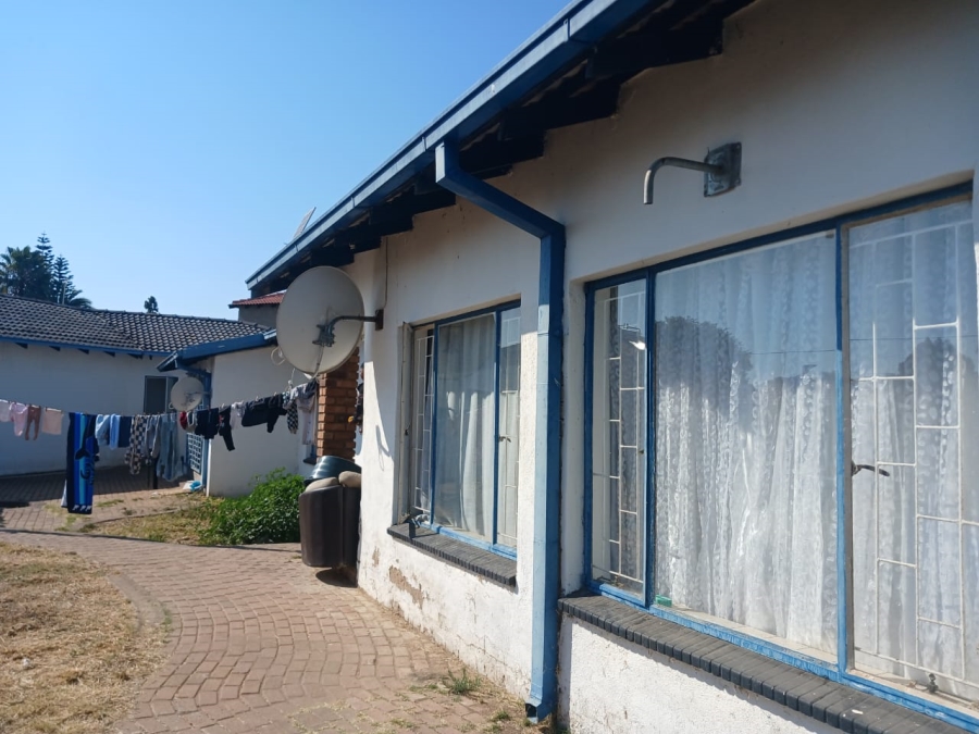 5 Bedroom Property for Sale in Penina Park Limpopo