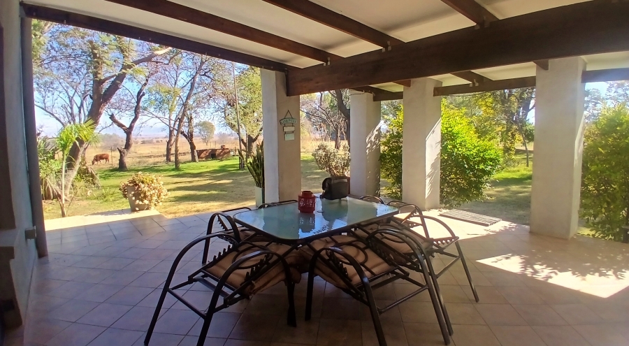 5 Bedroom Property for Sale in Alma Limpopo