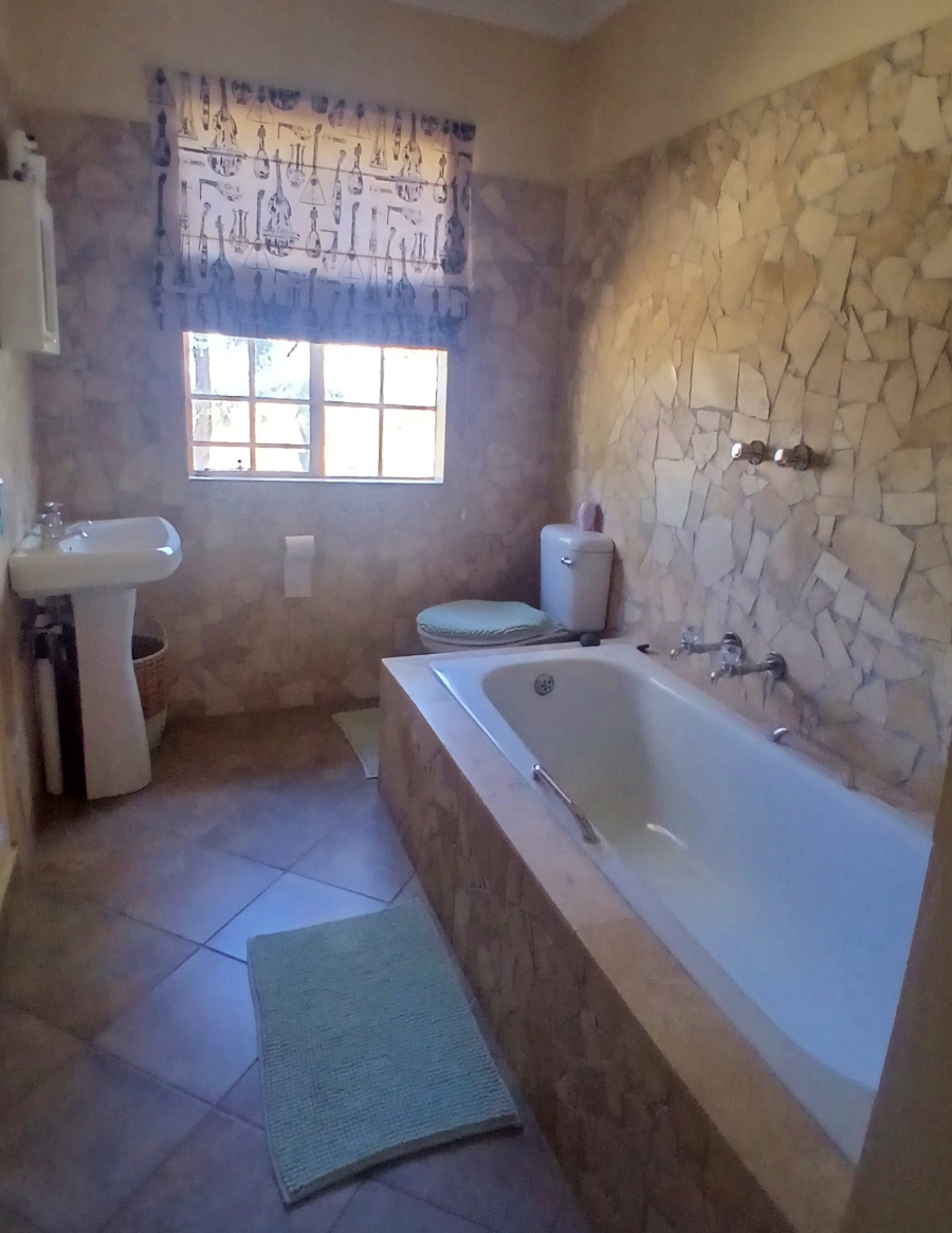 5 Bedroom Property for Sale in Alma Limpopo