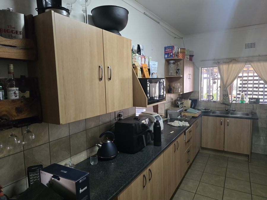 5 Bedroom Property for Sale in Mopane Limpopo