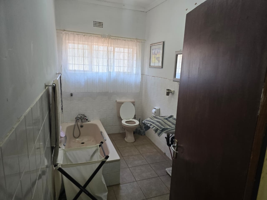 5 Bedroom Property for Sale in Mopane Limpopo