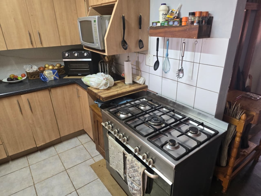 5 Bedroom Property for Sale in Mopane Limpopo