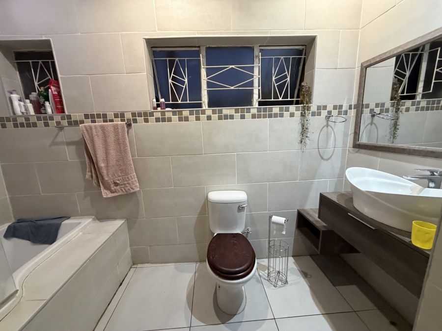 4 Bedroom Property for Sale in Fauna Park Limpopo