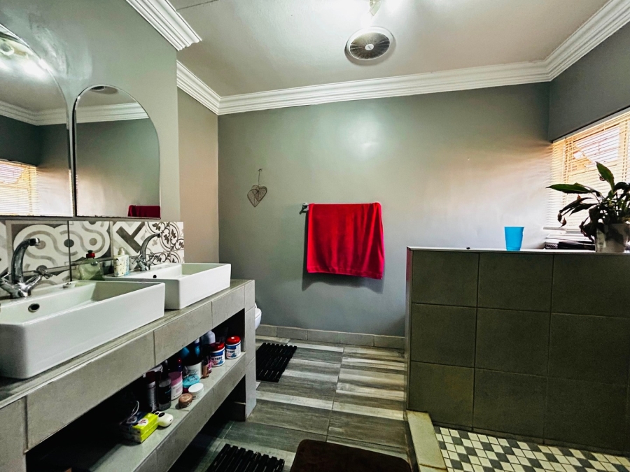 4 Bedroom Property for Sale in Chroompark Limpopo