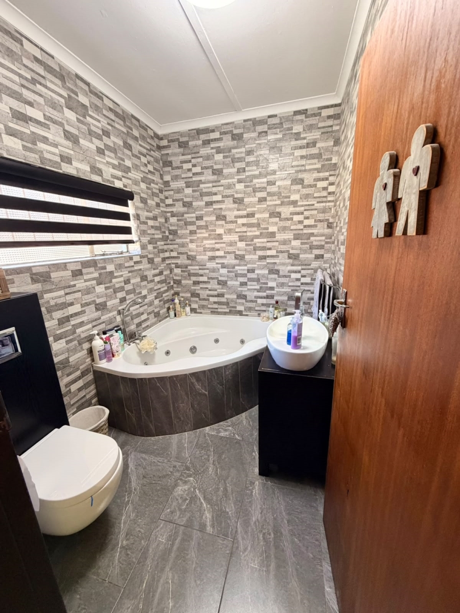 4 Bedroom Property for Sale in Mokopane Central Limpopo