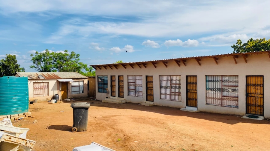 7 Bedroom Property for Sale in Tshikota Limpopo