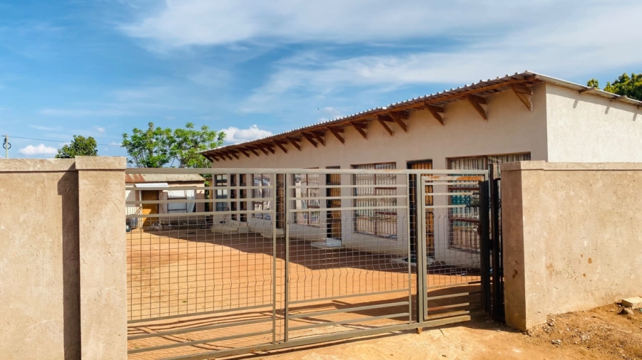 7 Bedroom Property for Sale in Tshikota Limpopo