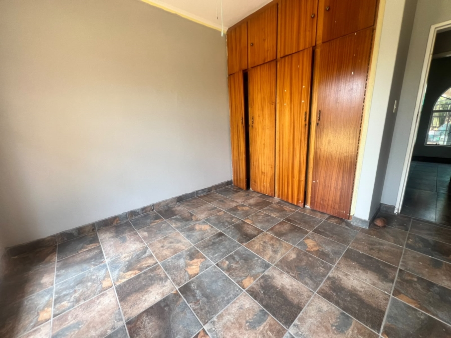 To Let 5 Bedroom Property for Rent in Impala Park Limpopo