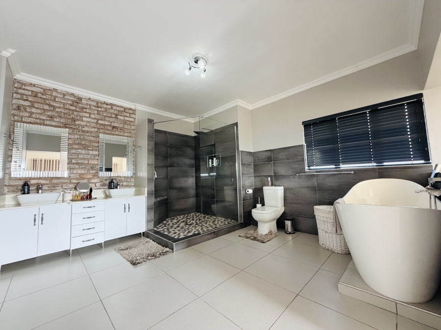 4 Bedroom Property for Sale in Golden Acres Estate Limpopo