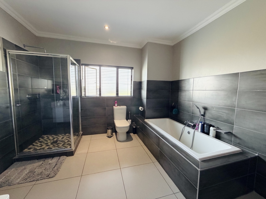 4 Bedroom Property for Sale in Golden Acres Estate Limpopo