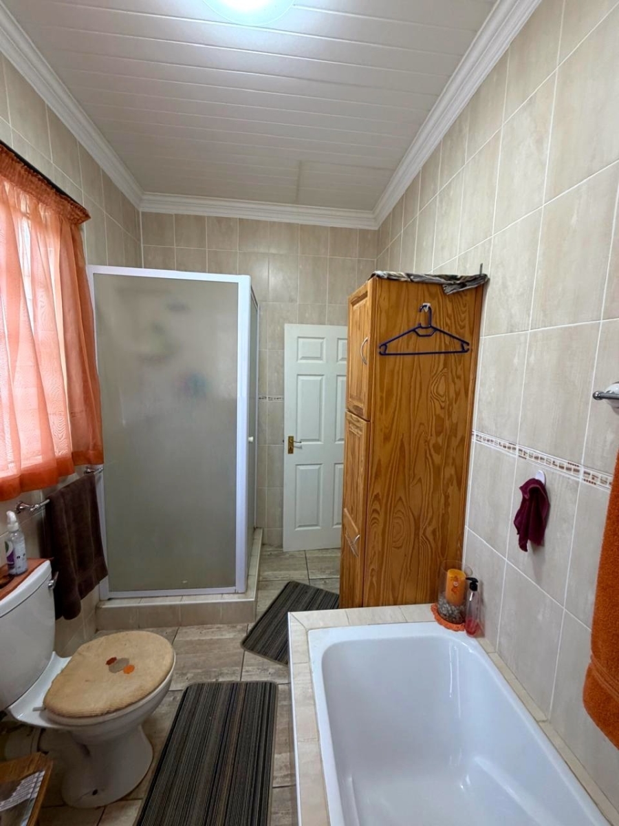 6 Bedroom Property for Sale in Ndlovumzi Limpopo