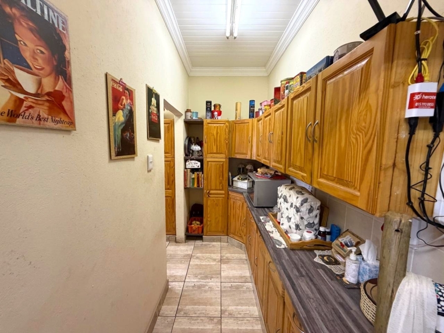 6 Bedroom Property for Sale in Ndlovumzi Limpopo