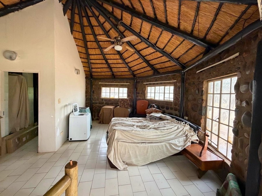 6 Bedroom Property for Sale in Ndlovumzi Limpopo