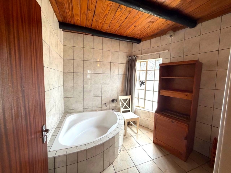 6 Bedroom Property for Sale in Ndlovumzi Limpopo