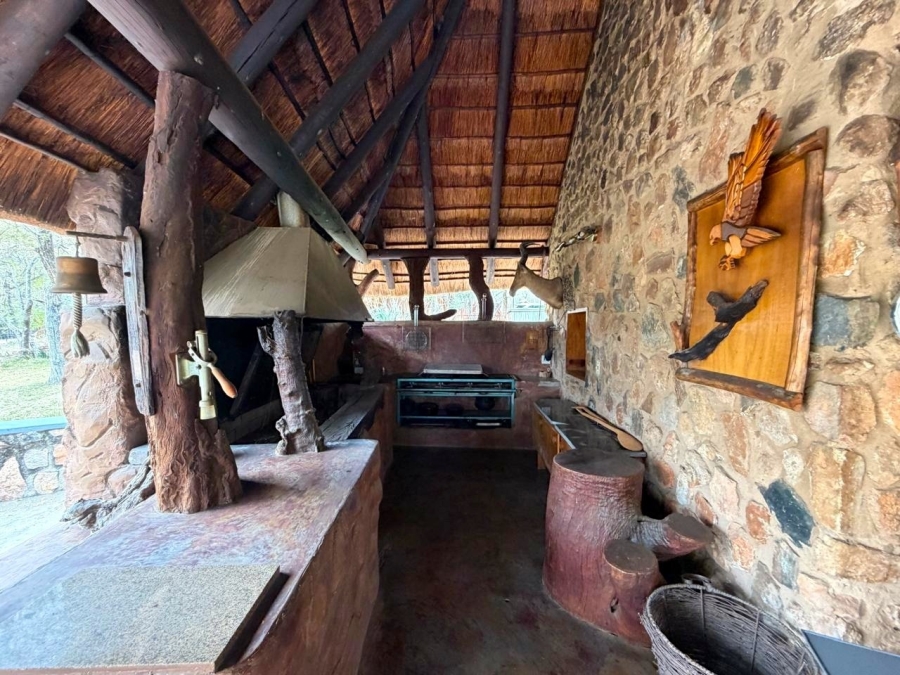 6 Bedroom Property for Sale in Ndlovumzi Limpopo