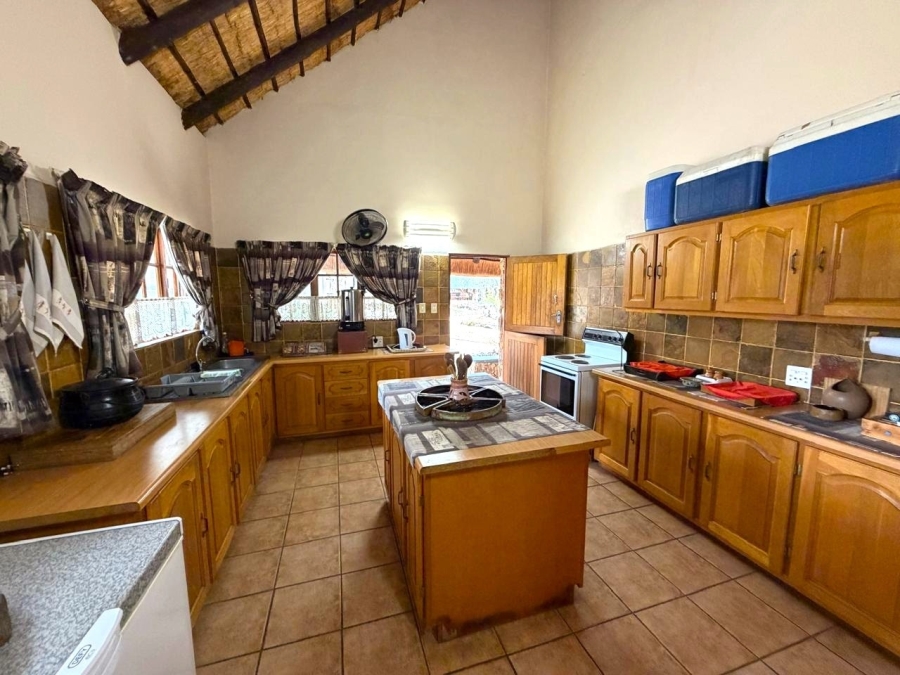 6 Bedroom Property for Sale in Ndlovumzi Limpopo