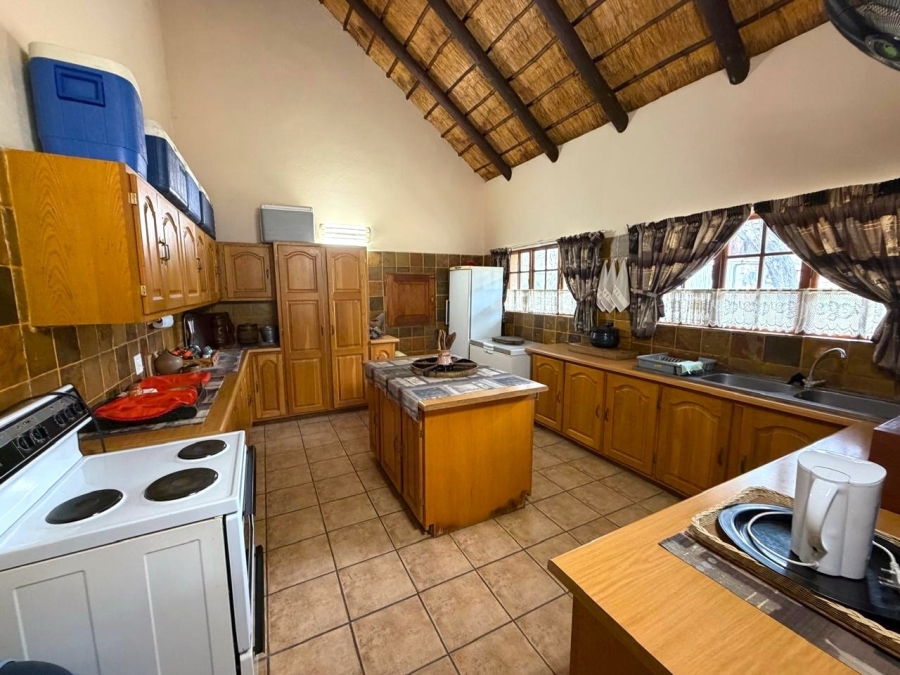 6 Bedroom Property for Sale in Ndlovumzi Limpopo