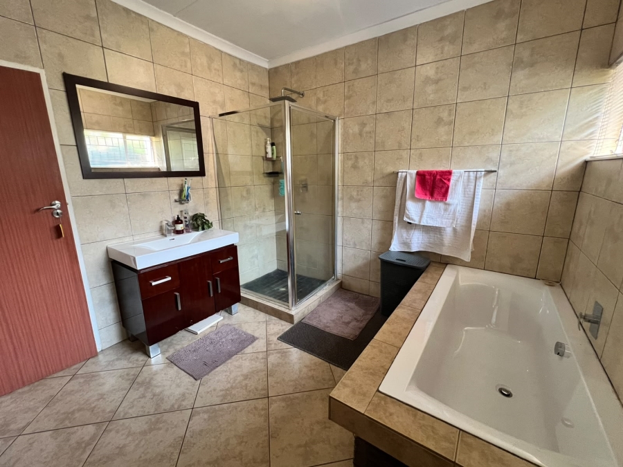 To Let 4 Bedroom Property for Rent in Chroompark Limpopo