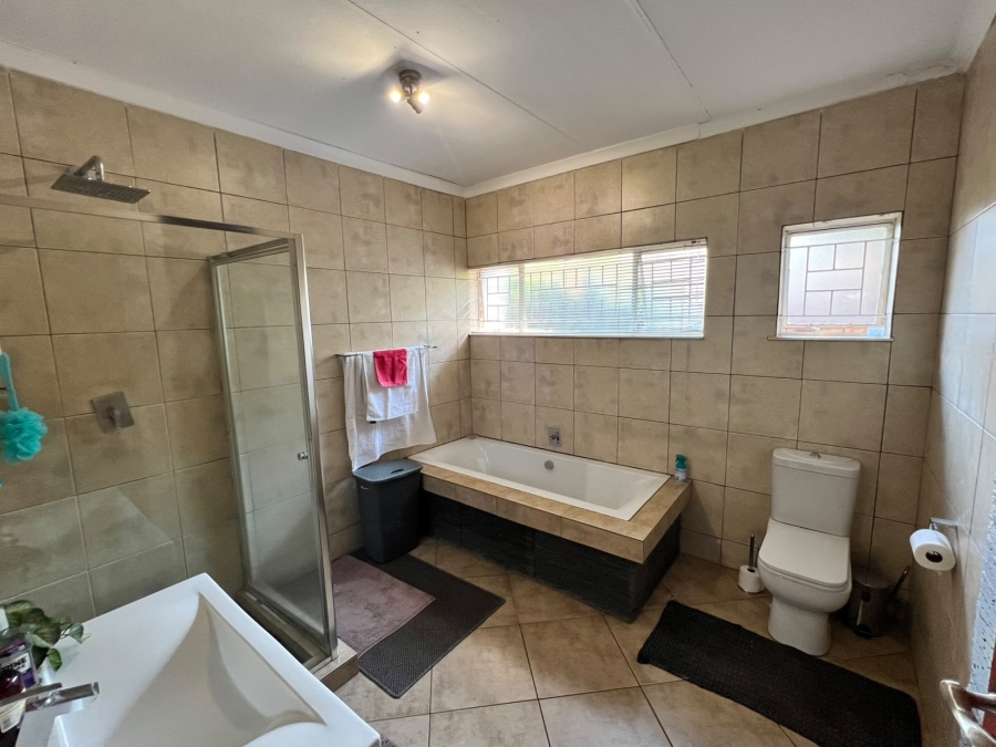 To Let 4 Bedroom Property for Rent in Chroompark Limpopo