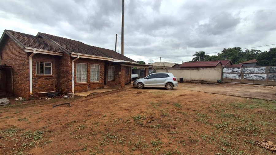 3 Bedroom Property for Sale in Lenyenye Limpopo